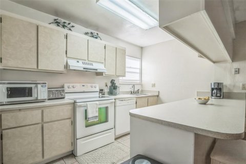 Condo in Gainesville, Florida, 1 bedroom  № 1411603 - photo 3