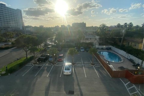 Condo in Fort Lauderdale, Florida, 1 bedroom  № 1059962 - photo 3