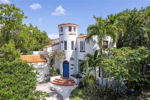 Casa en venta en Miami Shores, Florida, 4 dormitorios, 300.72 m2 № 1070040 - foto 1