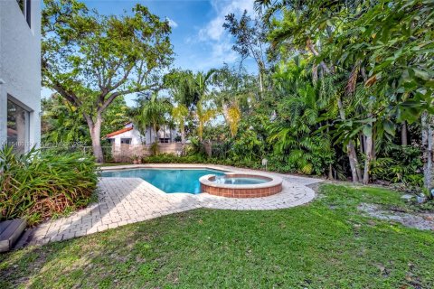 House in Miami Shores, Florida 4 bedrooms, 300.72 sq.m. № 1070040 - photo 23