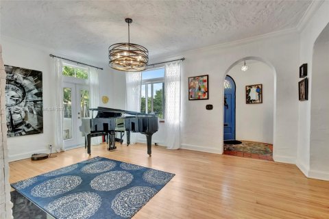 Casa en venta en Miami Shores, Florida, 4 dormitorios, 300.72 m2 № 1070040 - foto 3