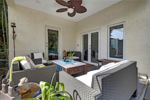 Casa en venta en Miami Shores, Florida, 4 dormitorios, 300.72 m2 № 1070040 - foto 28