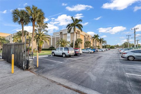 Condo in Oakland Park, Florida, 3 bedrooms  № 1162832 - photo 21