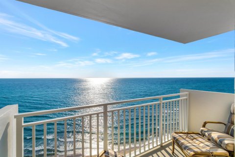 Condo in Highland Beach, Florida, 2 bedrooms  № 1061077 - photo 14