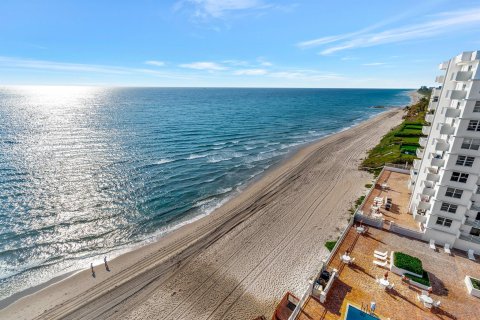 Condo in Highland Beach, Florida, 2 bedrooms  № 1061077 - photo 13