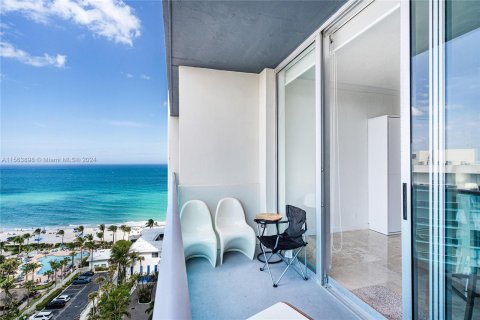 Condominio en venta en Hollywood, Florida, 1 dormitorio, 84.08 m2 № 1099238 - foto 1