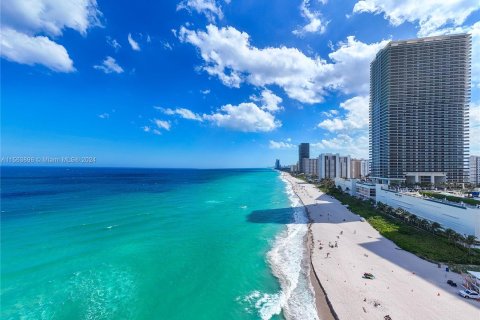 Condo in Hollywood, Florida, 1 bedroom  № 1099238 - photo 16