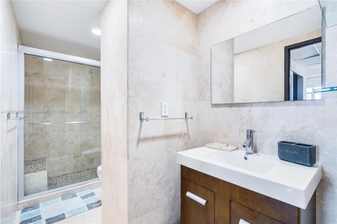 Condo in Hollywood, Florida, 1 bedroom  № 1099238 - photo 14