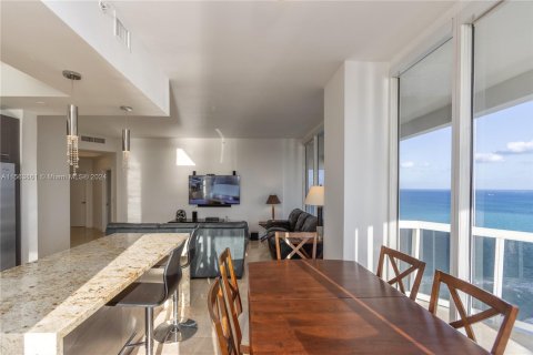 Copropriété à vendre à Miami Beach, Floride: 2 chambres, 128.21 m2 № 1099234 - photo 12