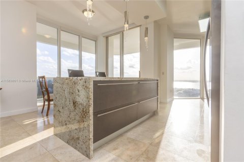 Condo in Miami Beach, Florida, 2 bedrooms  № 1099234 - photo 2