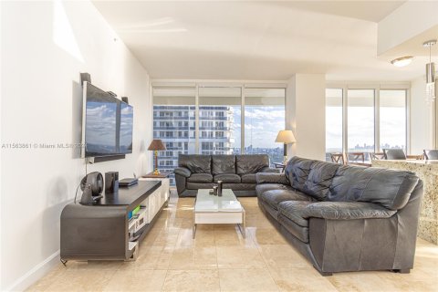 Condo in Miami Beach, Florida, 2 bedrooms  № 1099234 - photo 16