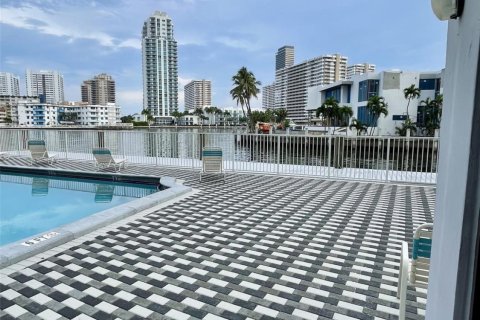 Condominio en venta en Hallandale Beach, Florida, 1 dormitorio, 84.73 m2 № 1054983 - foto 6