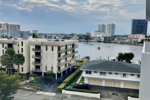 Condominio en venta en Hallandale Beach, Florida, 1 dormitorio, 84.73 m2 № 1054983 - foto 8