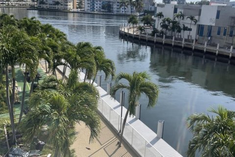 Condominio en venta en Hallandale Beach, Florida, 1 dormitorio, 84.73 m2 № 1054983 - foto 4