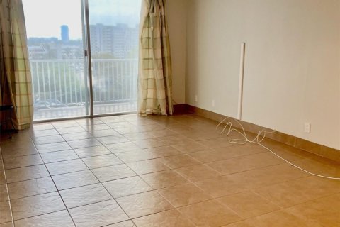 Condo in Hallandale Beach, Florida, 1 bedroom  № 1054983 - photo 20