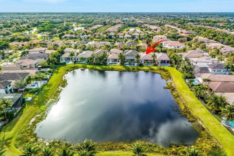 House in Delray Beach, Florida 4 bedrooms, 282.61 sq.m. № 1050191 - photo 1