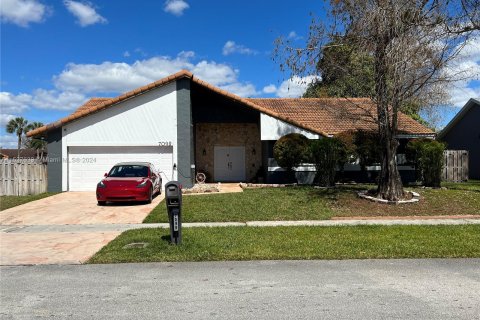 Casa en venta en Lauderhill, Florida, 3 dormitorios, 204.38 m2 № 1043830 - foto 1