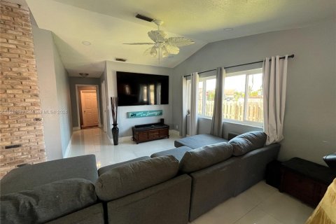 Casa en venta en Lauderhill, Florida, 3 dormitorios, 204.38 m2 № 1043830 - foto 17