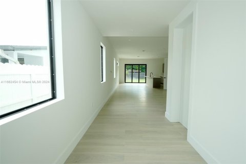 Touwnhouse à vendre à Miami, Floride: 3 chambres, 184.78 m2 № 1370623 - photo 5