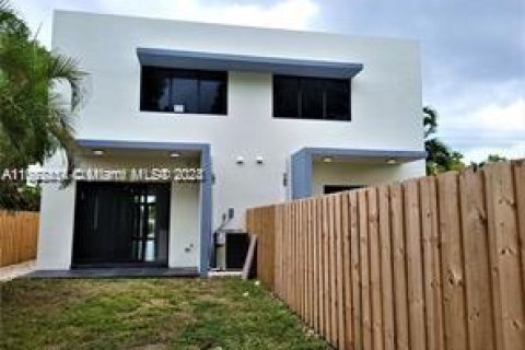 Townhouse in Miami, Florida 3 bedrooms, 184.78 sq.m. № 1370623 - photo 3