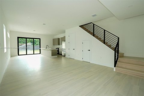 Townhouse in Miami, Florida 3 bedrooms, 184.78 sq.m. № 1370623 - photo 4