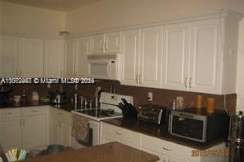 House in Cutler Bay, Florida 4 bedrooms, 205.78 sq.m. № 1370621 - photo 3