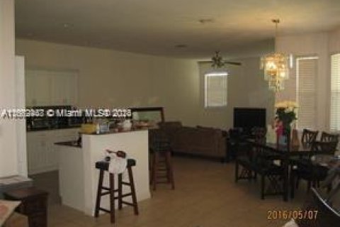 Villa ou maison à louer à Cutler Bay, Floride: 4 chambres, 205.78 m2 № 1370621 - photo 4