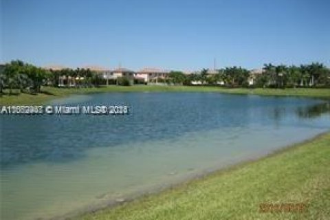 House in Cutler Bay, Florida 4 bedrooms, 205.78 sq.m. № 1370621 - photo 1