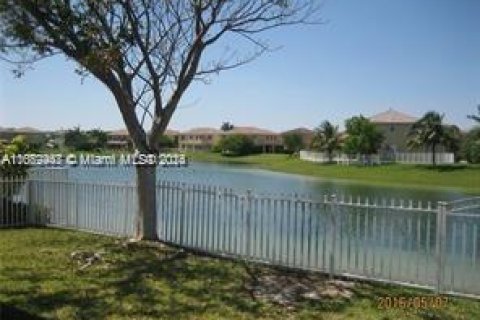 Casa en alquiler en Cutler Bay, Florida, 4 dormitorios, 205.78 m2 № 1370621 - foto 2