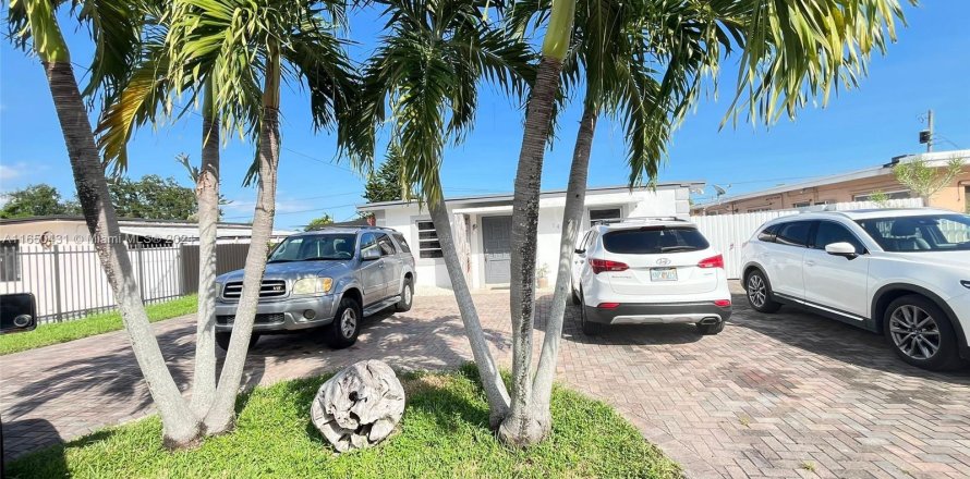 Villa ou maison à Miami, Floride 4 chambres, 204.01 m2 № 1370668