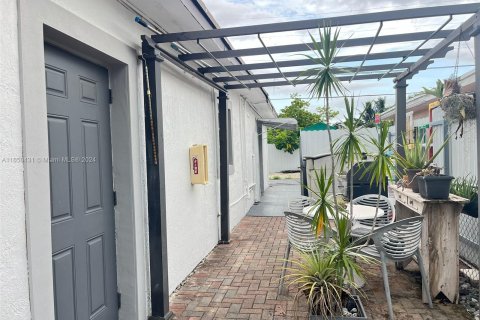 Casa en venta en Miami, Florida, 4 dormitorios, 204.01 m2 № 1370668 - foto 3