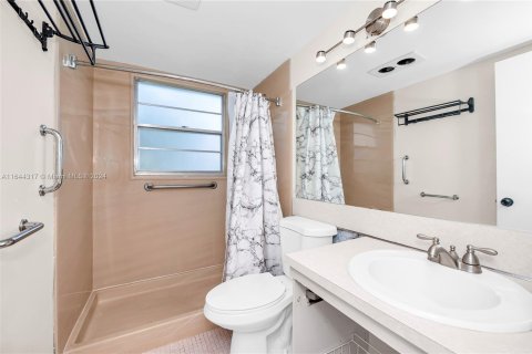 Copropriété à vendre à Deerfield Beach, Floride: 2 chambres, 79.9 m2 № 1325895 - photo 11