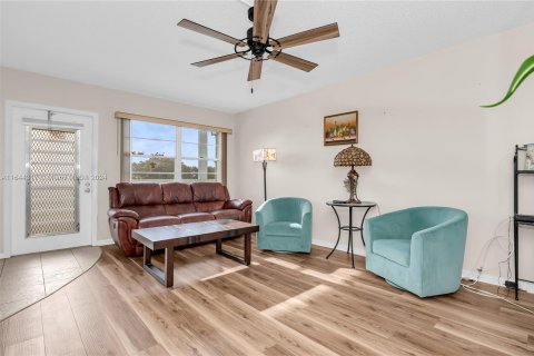 Copropriété à vendre à Deerfield Beach, Floride: 2 chambres, 79.9 m2 № 1325895 - photo 3