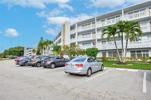 Condo in Deerfield Beach, Florida, 2 bedrooms  № 1325895 - photo 26