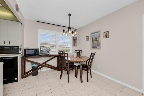 Copropriété à vendre à Deerfield Beach, Floride: 2 chambres, 79.9 m2 № 1325895 - photo 6