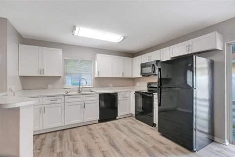 Casa en venta en Tampa, Florida, 3 dormitorios, 111.48 m2 № 1334714 - foto 10