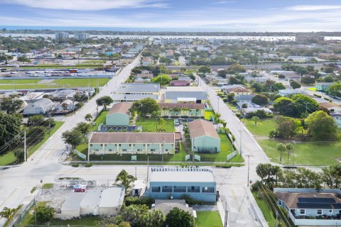 Villa ou maison à vendre à West Palm Beach, Floride: 2 chambres, 73.21 m2 № 1057100 - photo 2