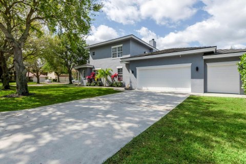 House in Jupiter, Florida 5 bedrooms, 276.01 sq.m. № 1068376 - photo 1