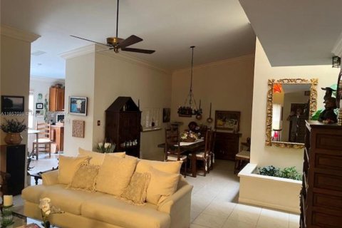 House in Deerfield Beach, Florida 3 bedrooms, 167.97 sq.m. № 1357303 - photo 5