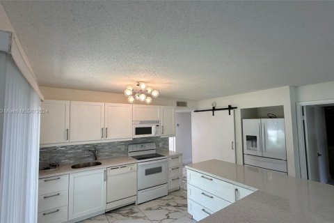 Condominio en alquiler en Weston, Florida, 3 dormitorios, 114.36 m2 № 1357302 - foto 9