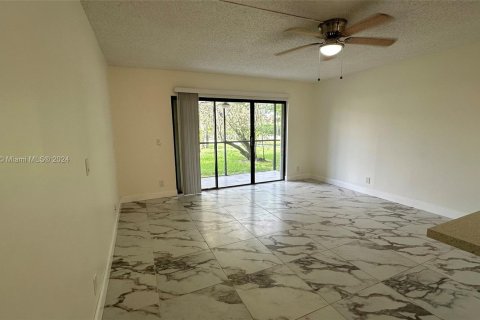 Condominio en alquiler en Weston, Florida, 3 dormitorios, 114.36 m2 № 1357302 - foto 14