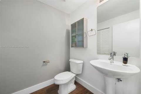 Condo in Miami, Florida, 1 bedroom  № 1356762 - photo 20