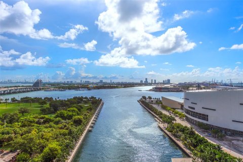 Condo in Miami, Florida, 1 bedroom  № 1356762 - photo 13