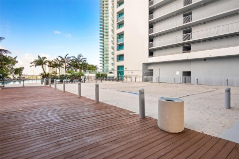 Condo in Miami, Florida, 1 bedroom  № 1356762 - photo 24