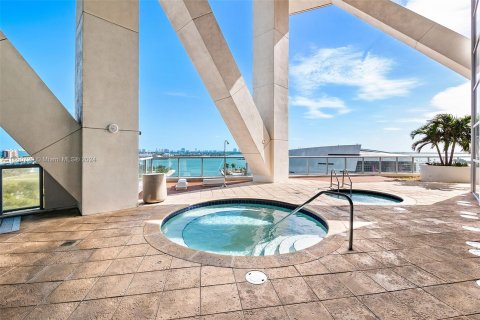 Condo in Miami, Florida, 1 bedroom  № 1356762 - photo 23