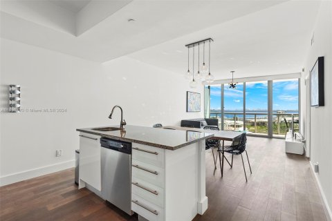 Condo in Miami, Florida, 1 bedroom  № 1356762 - photo 7