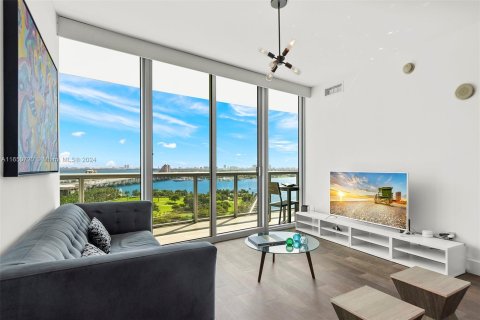 Condo in Miami, Florida, 1 bedroom  № 1356762 - photo 2