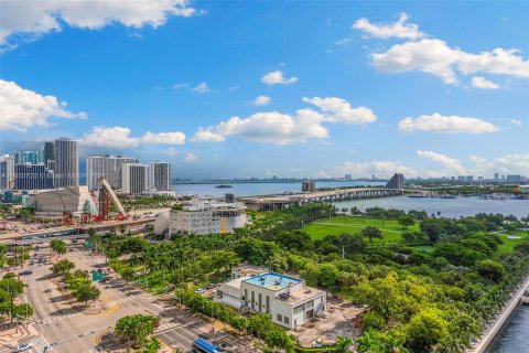 Condo in Miami, Florida, 1 bedroom  № 1356762 - photo 14