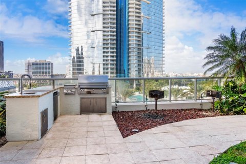 Condo in Miami, Florida, 1 bedroom  № 1356762 - photo 26