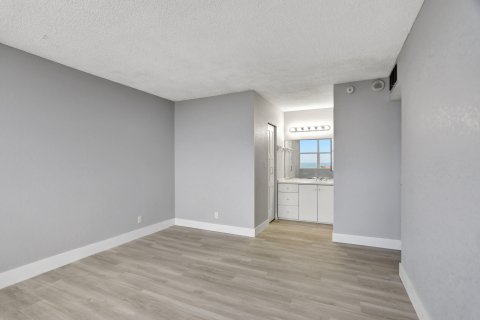 Condo in Pompano Beach, Florida, 2 bedrooms  № 1065449 - photo 20